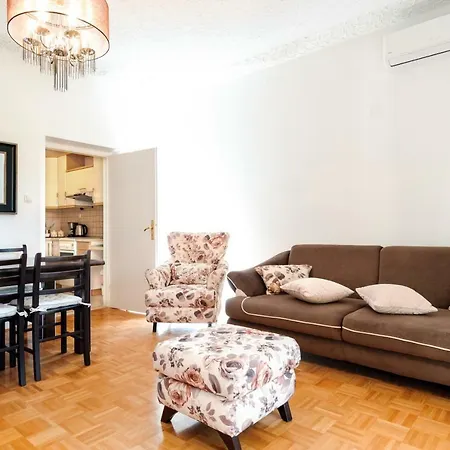 Yean Apartment Kastela