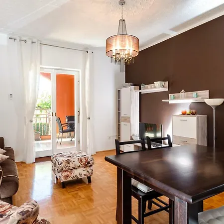 Yean Apartment Kastela